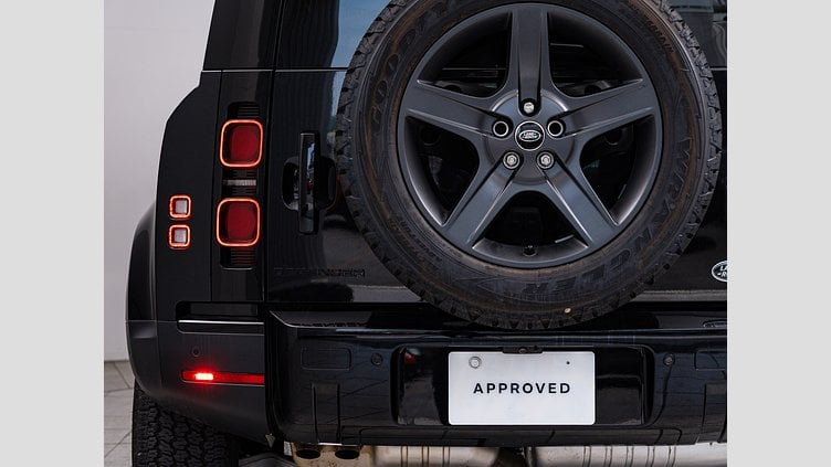 2023 認定中古車 Land Rover Defender 110 サントリーニブラック D300 AWD（AT） S