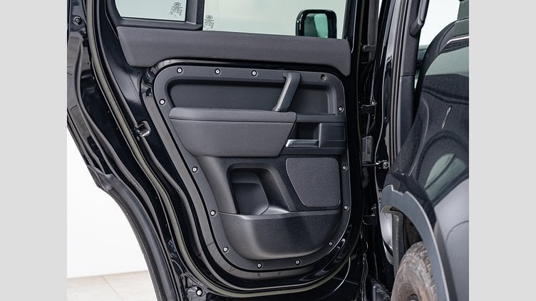 2023 認定中古車 Land Rover Defender 110 サントリーニブラック D300 AWD（AT） S