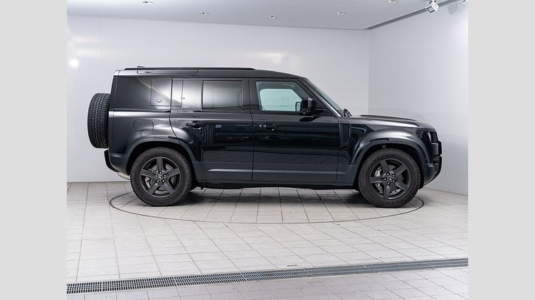 2023 認定中古車 Land Rover Defender 110 サントリーニブラック D300 AWD（AT） S