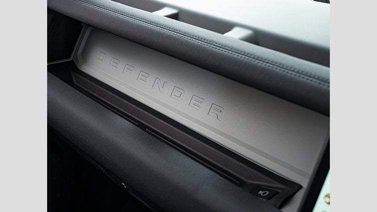 2023 認定中古車 Land Rover Defender 110 サントリーニブラック D300 AWD（AT） S
