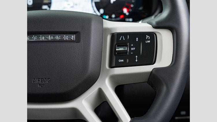 2023 認定中古車 Land Rover Defender 110 サントリーニブラック D300 AWD（AT） S