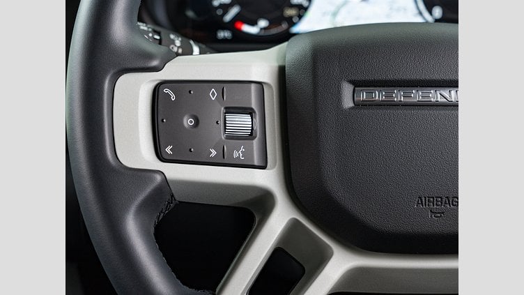 2023 認定中古車 Land Rover Defender 110 サントリーニブラック D300 AWD（AT） S