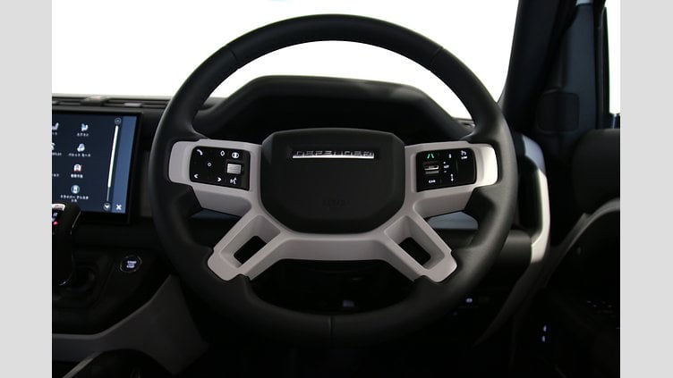 2024 認定中古車 Land Rover Defender 110 フジホワイト P300 ガソリン X-Dynamic SE