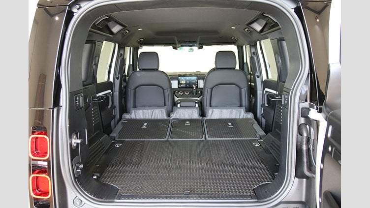 2024 認定中古車 Land Rover Defender 110 フジホワイト P300 ガソリン X-Dynamic SE