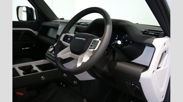 2024 認定中古車 Land Rover Defender 110 フジホワイト P300 ガソリン X-Dynamic SE