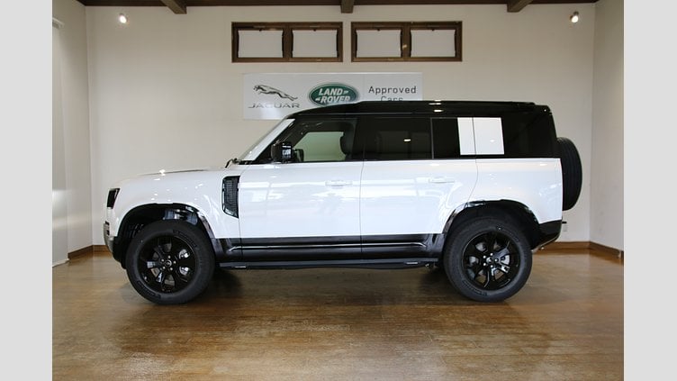 2024 認定中古車 Land Rover Defender 110 フジホワイト P300 ガソリン X-Dynamic SE