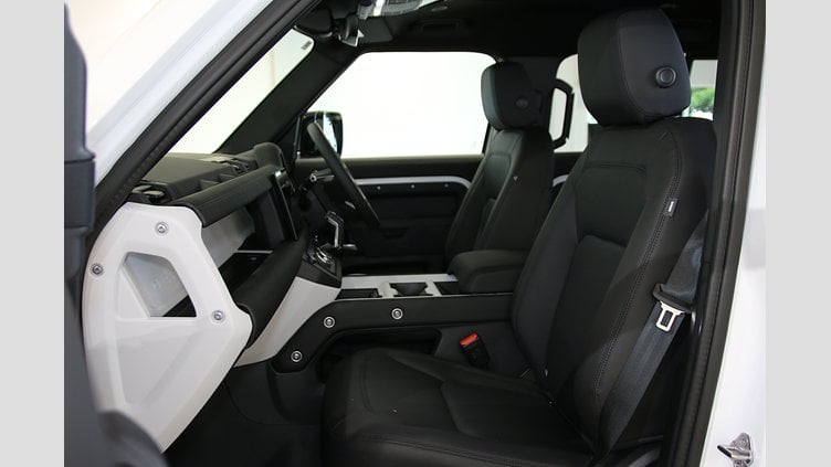 2024 認定中古車 Land Rover Defender 110 フジホワイト P300 ガソリン X-Dynamic SE