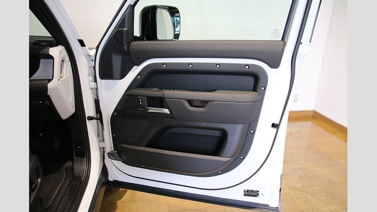 2024 認定中古車 Land Rover Defender 110 フジホワイト P300 ガソリン X-Dynamic SE