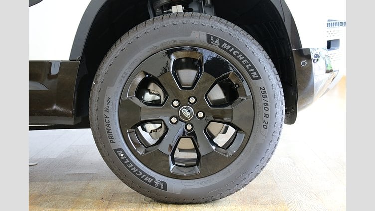 2024 認定中古車 Land Rover Defender 110 フジホワイト P300 ガソリン X-Dynamic SE