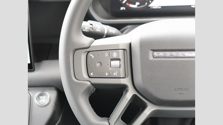 2025 認定中古車 Land Rover Defender 110 サントリーニブラック D350 ディーゼルマイルドハイブリッド X-Dynamic SE