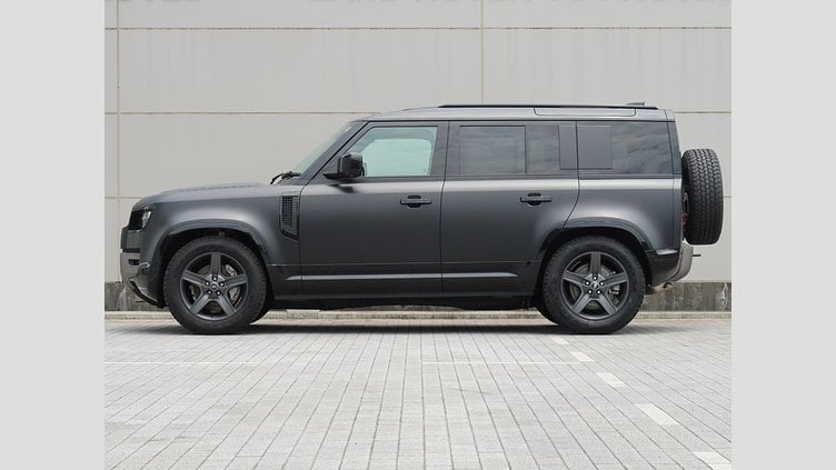 2025 認定中古車 Land Rover Defender 110 サントリーニブラック D350 ディーゼルマイルドハイブリッド X-Dynamic SE