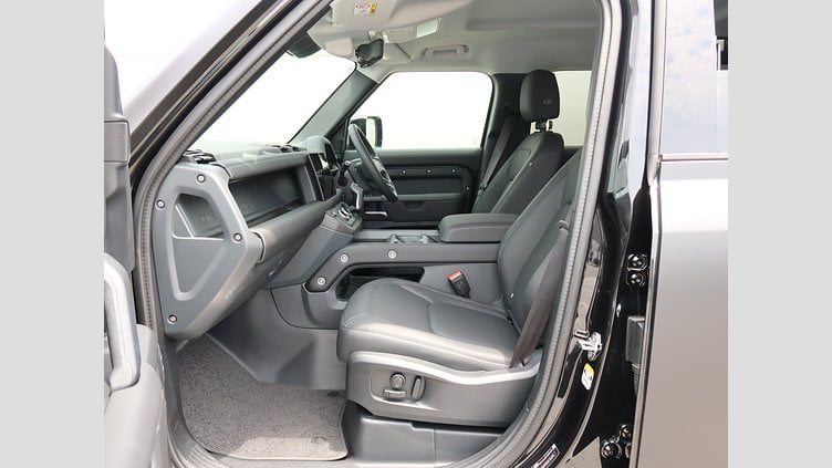 2025 認定中古車 Land Rover Defender 110 サントリーニブラック D350 ディーゼルマイルドハイブリッド X-Dynamic SE