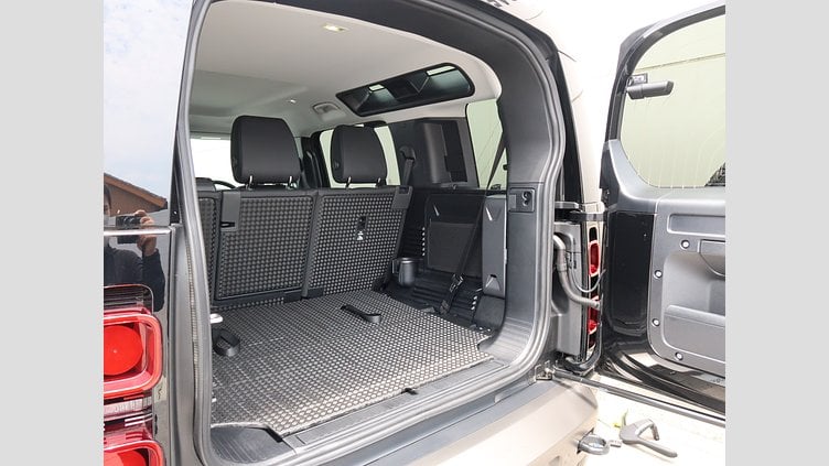 2025 認定中古車 Land Rover Defender 110 サントリーニブラック D350 ディーゼルマイルドハイブリッド X-Dynamic SE