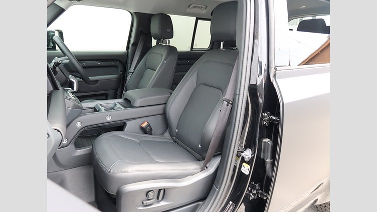 2025 認定中古車 Land Rover Defender 110 サントリーニブラック D350 ディーゼルマイルドハイブリッド X-Dynamic SE