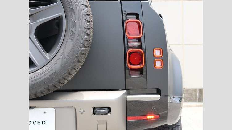2025 認定中古車 Land Rover Defender 110 サントリーニブラック D350 ディーゼルマイルドハイブリッド X-Dynamic SE
