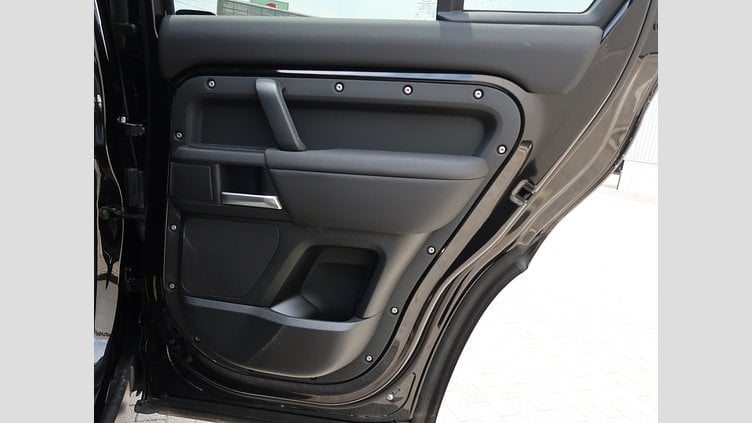 2025 認定中古車 Land Rover Defender 110 サントリーニブラック D350 ディーゼルマイルドハイブリッド X-Dynamic SE