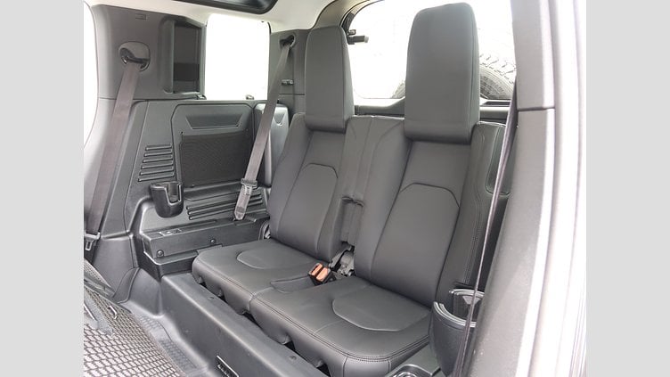 2025 認定中古車 Land Rover Defender 110 サントリーニブラック D350 ディーゼルマイルドハイブリッド X-Dynamic SE