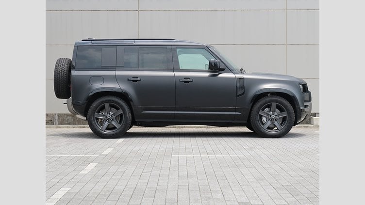 2025 認定中古車 Land Rover Defender 110 サントリーニブラック D350 ディーゼルマイルドハイブリッド X-Dynamic SE