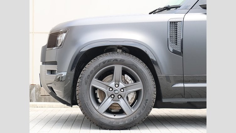 2025 認定中古車 Land Rover Defender 110 サントリーニブラック D350 ディーゼルマイルドハイブリッド X-Dynamic SE