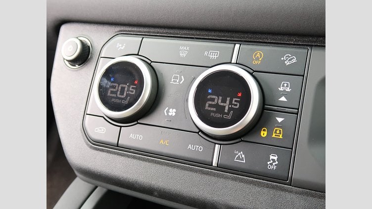 2025 認定中古車 Land Rover Defender 110 サントリーニブラック D350 ディーゼルマイルドハイブリッド X-Dynamic SE