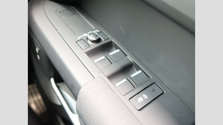 2022 認定中古車 Land Rover Defender 110 タスマンブルー D300 AWD（AT） S
