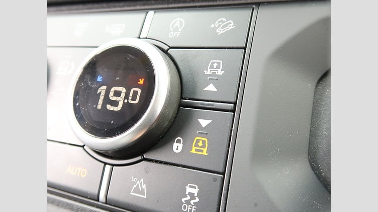 2022 認定中古車 Land Rover Defender 110 タスマンブルー D300 AWD（AT） S