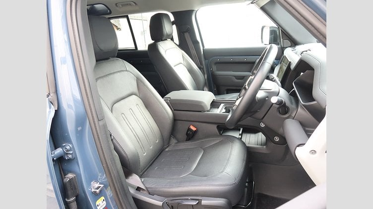 2022 認定中古車 Land Rover Defender 110 タスマンブルー D300 AWD（AT） S