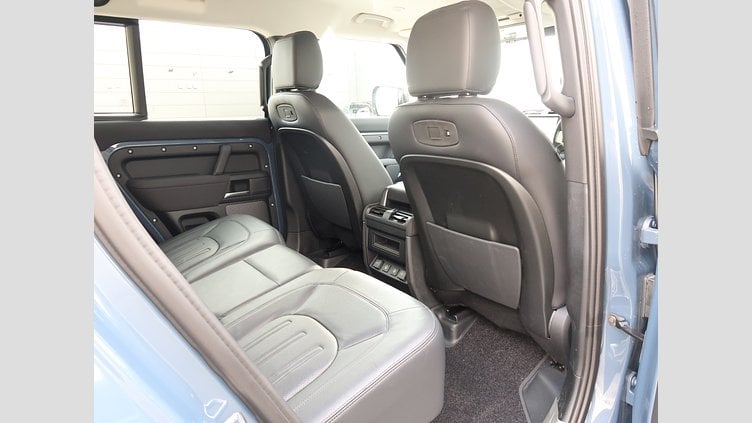 2022 認定中古車 Land Rover Defender 110 タスマンブルー D300 AWD（AT） S