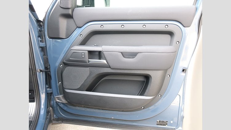 2022 認定中古車 Land Rover Defender 110 タスマンブルー D300 AWD（AT） S