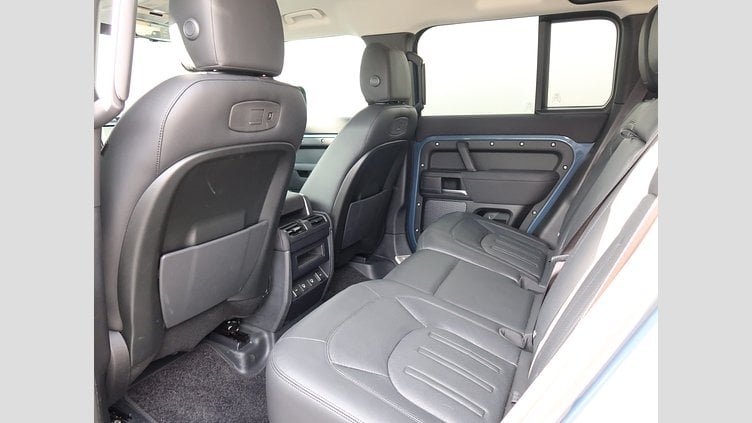2022 認定中古車 Land Rover Defender 110 タスマンブルー D300 AWD（AT） S