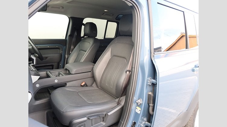 2022 認定中古車 Land Rover Defender 110 タスマンブルー D300 AWD（AT） S