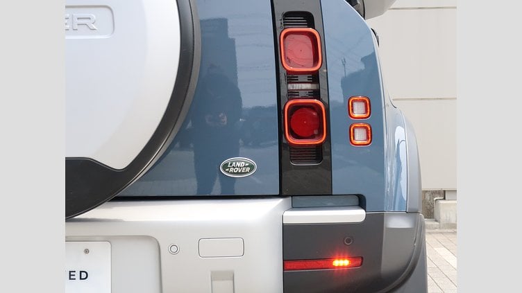 2022 認定中古車 Land Rover Defender 110 タスマンブルー D300 AWD（AT） S