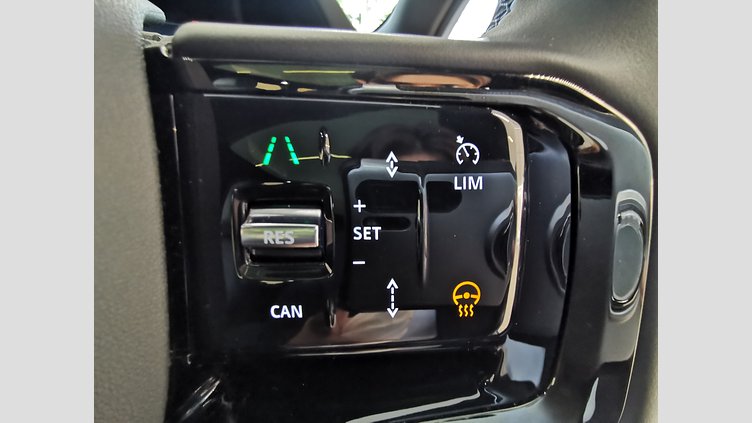 2024 認定中古車 Land Rover Range Rover Evoque アロイオスグレイ D200マイルドハイブリッド（ディーゼル） スタンダードホイールベース S