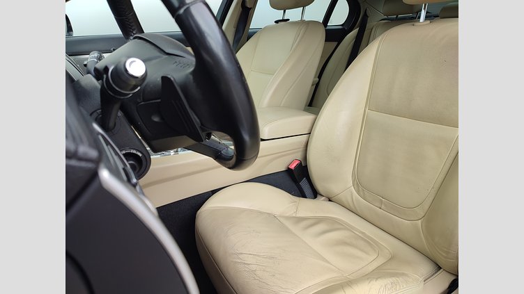 2012 JAZDENÉ VOZIDLÁ Jaguar XF British Racing Green RWD 3.0D S V6 Portfolio