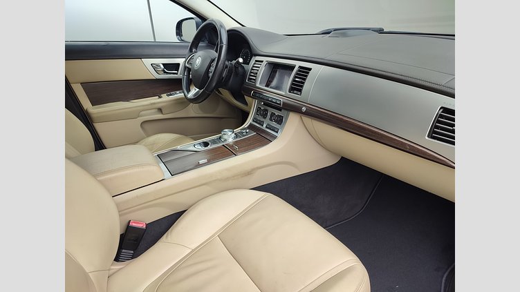 2012 JAZDENÉ VOZIDLÁ Jaguar XF British Racing Green RWD 3.0D S V6 Portfolio