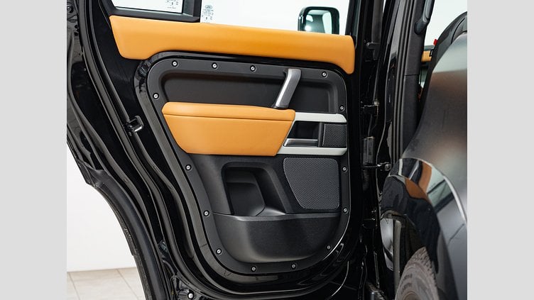 2024 認定中古車 Land Rover Defender 110 サントリーニブラック D300 AWD（AT） X-DYNAMIC HSE