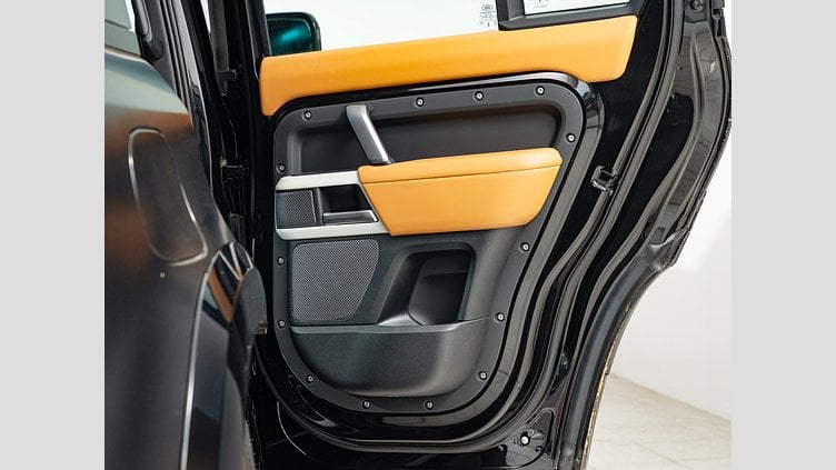 2024 認定中古車 Land Rover Defender 110 サントリーニブラック D300 AWD（AT） X-DYNAMIC HSE