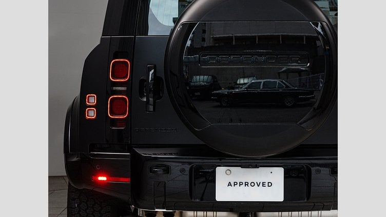 2024 認定中古車 Land Rover Defender 110 サントリーニブラック D300 AWD（AT） X-DYNAMIC HSE