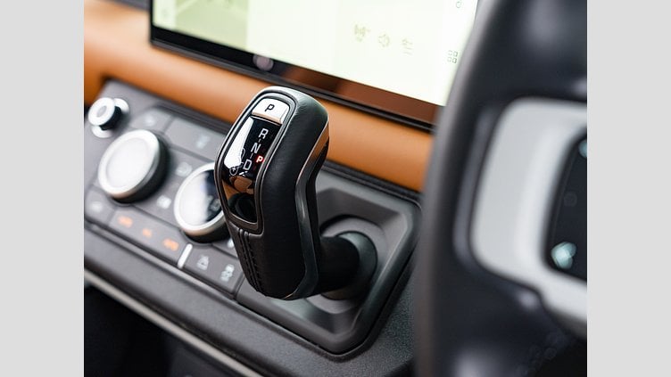 2024 認定中古車 Land Rover Defender 110 サントリーニブラック D300 AWD（AT） X-DYNAMIC HSE