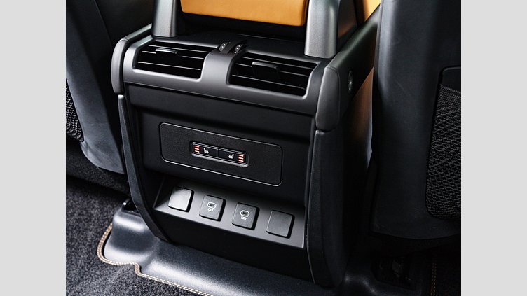 2024 認定中古車 Land Rover Defender 110 サントリーニブラック D300 AWD（AT） X-DYNAMIC HSE
