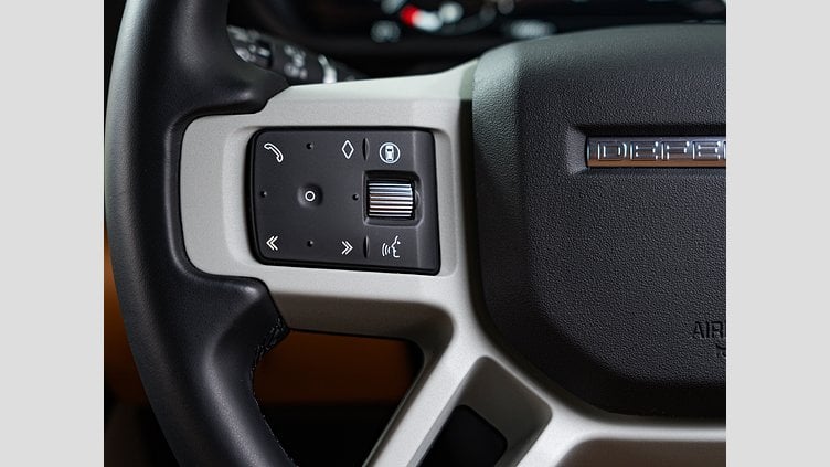 2024 認定中古車 Land Rover Defender 110 サントリーニブラック D300 AWD（AT） X-DYNAMIC HSE