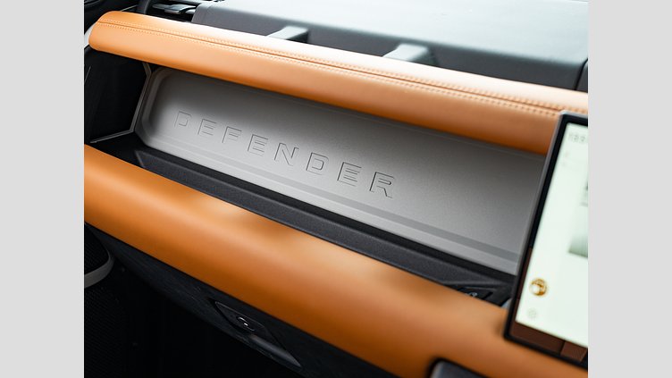 2024 認定中古車 Land Rover Defender 110 サントリーニブラック D300 AWD（AT） X-DYNAMIC HSE