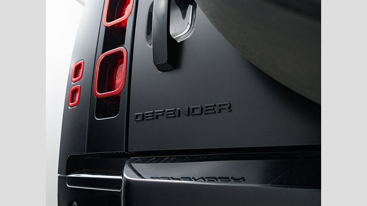 2024 認定中古車 Land Rover Defender 110 サントリーニブラック D300 AWD（AT） X-DYNAMIC HSE