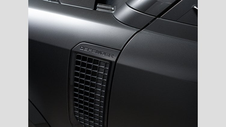 2024 認定中古車 Land Rover Defender 110 サントリーニブラック D300 AWD（AT） X-DYNAMIC HSE