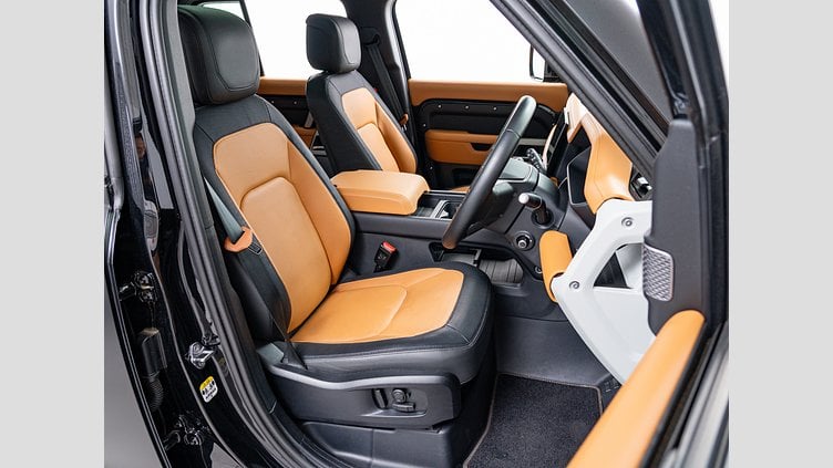 2024 認定中古車 Land Rover Defender 110 サントリーニブラック D300 AWD（AT） X-DYNAMIC HSE