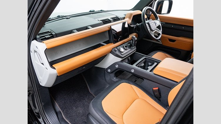 2024 認定中古車 Land Rover Defender 110 サントリーニブラック D300 AWD（AT） X-DYNAMIC HSE