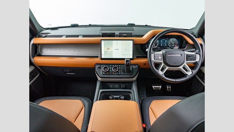 2024 認定中古車 Land Rover Defender 110 サントリーニブラック D300 AWD（AT） X-DYNAMIC HSE