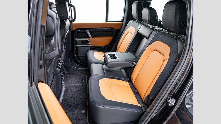 2024 認定中古車 Land Rover Defender 110 サントリーニブラック D300 AWD（AT） X-DYNAMIC HSE