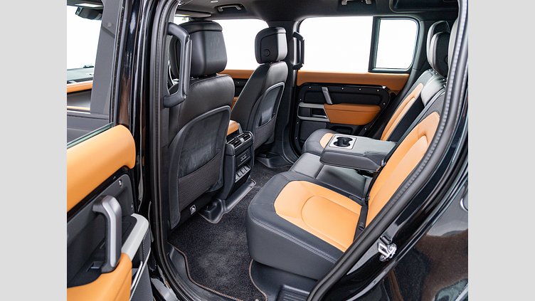 2024 認定中古車 Land Rover Defender 110 サントリーニブラック D300 AWD（AT） X-DYNAMIC HSE