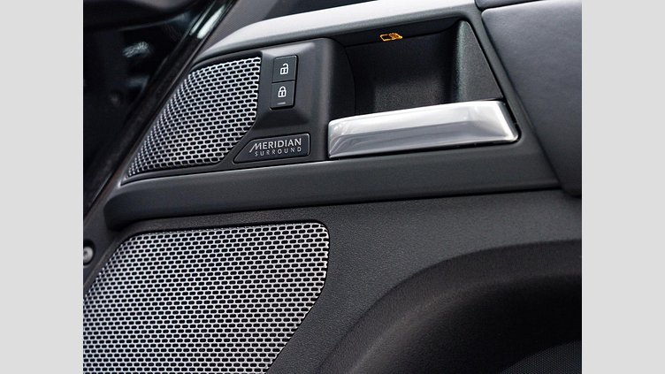 2021 認定中古車 Land Rover Defender 110 サントリーニブラック D300 AWD（AT） X